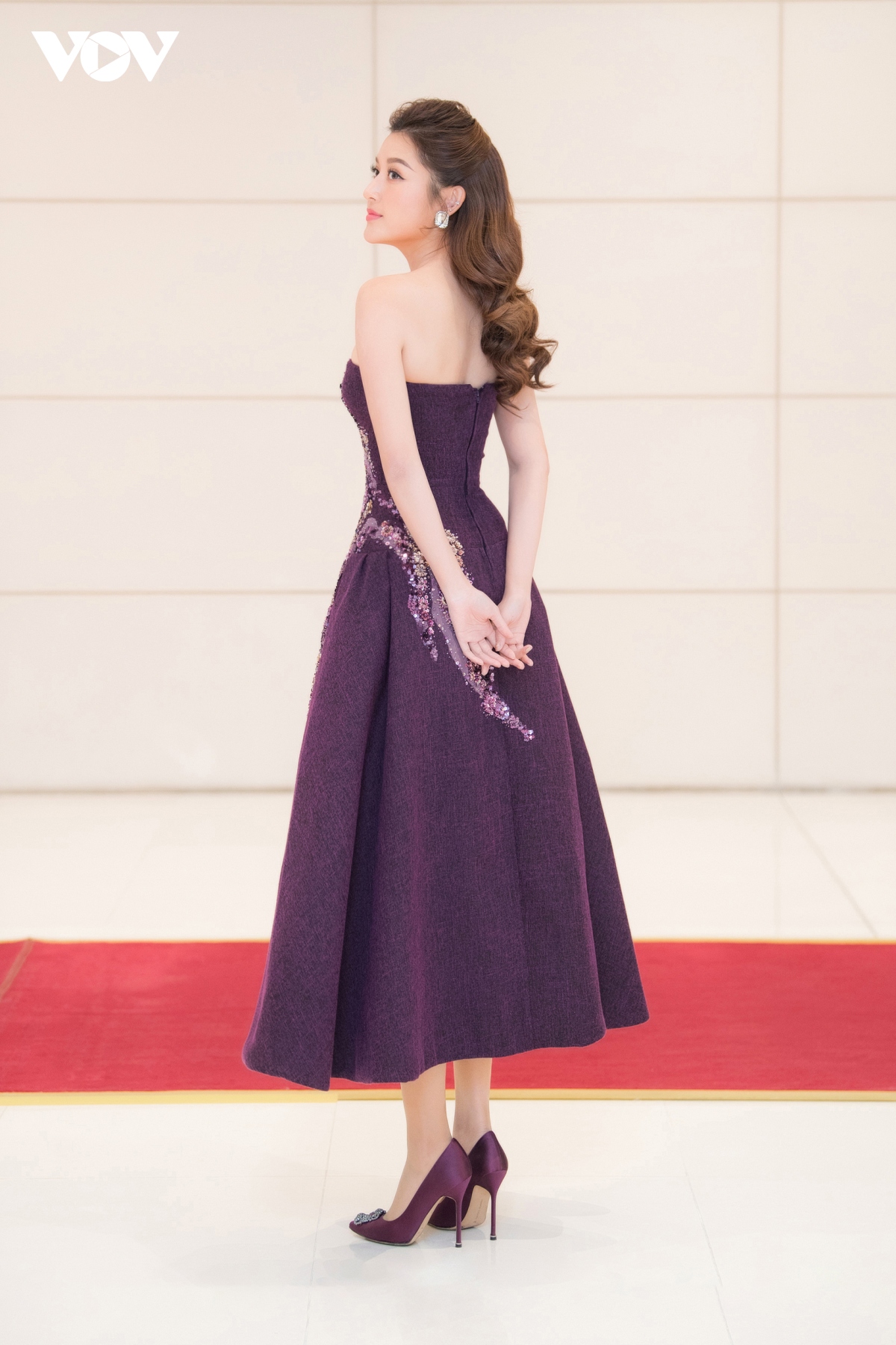 A hau huyen my khoe vai tran quyen ru du su kien giua thoi tiet lanh gia hinh anh 13