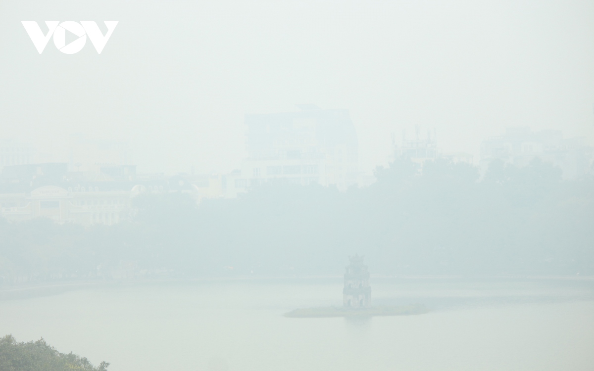 suong mu bao trum khap noi o ha noi hinh anh 2