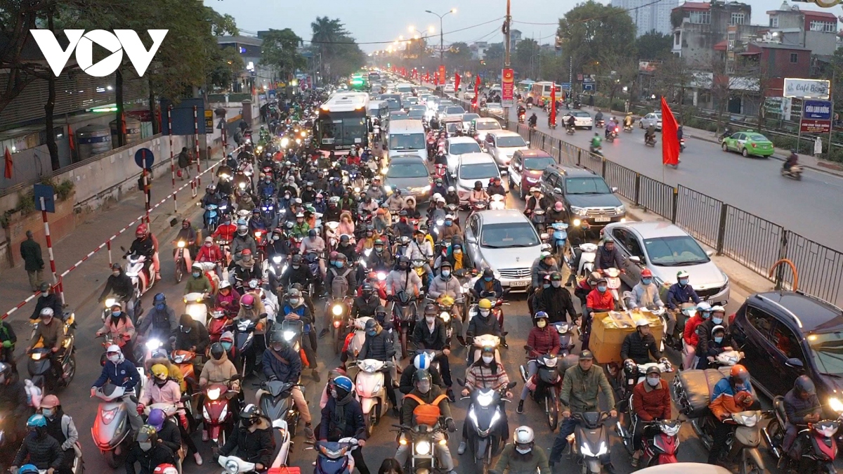 nguoi dan do ve sau 3 ngay nghi tet duong lich, cua ngo thu do un tac keo dai hinh anh 9