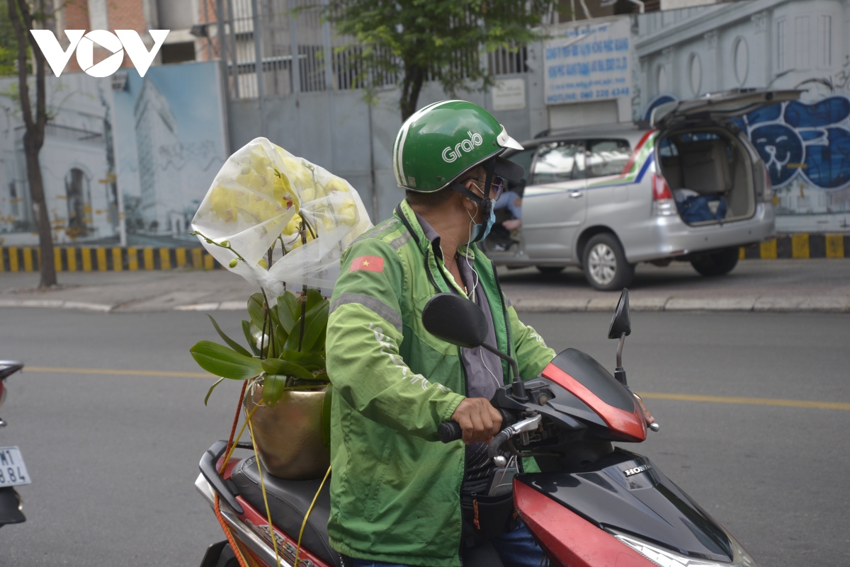 tp.hcm nhieu cua hang hoa dong cua dip valentine hinh anh 8