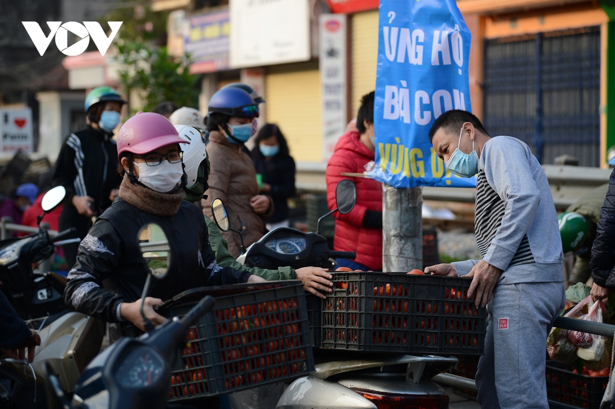 nguoi dan ha noi giai cuu nong san cho ba con hai duong hinh anh 12