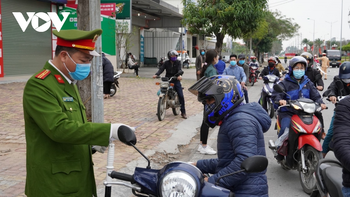 phan luong nguoi dan tro lai lam viec sau ky nghi tet hinh anh 1