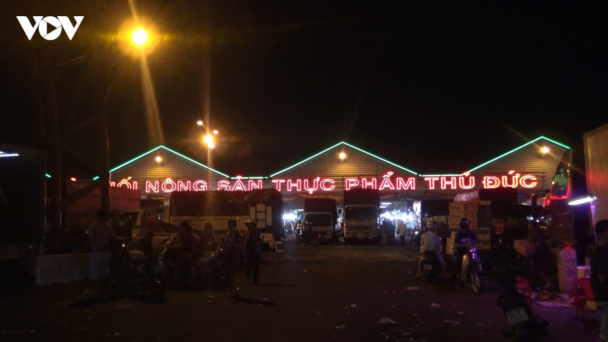 hang hoa do ve cho dau moi o tphcm tang dot bien hinh anh 1
