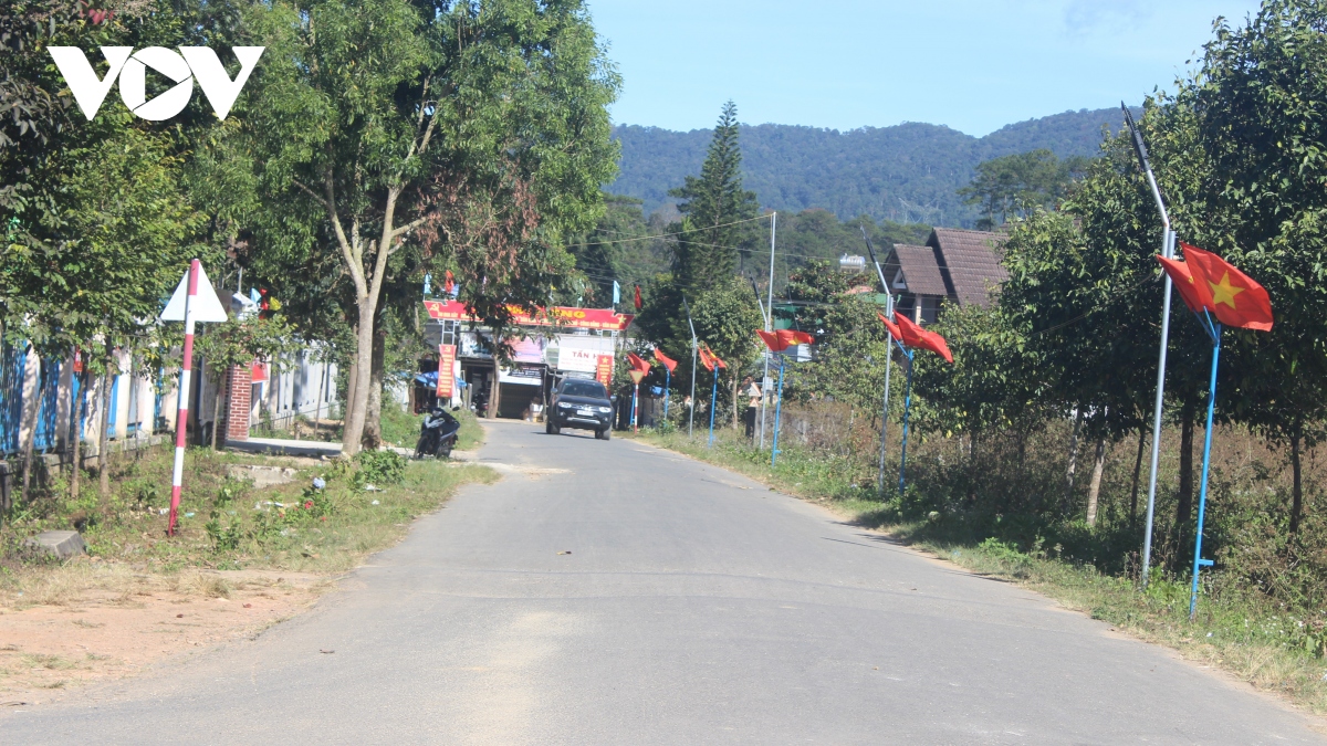 xuan ve tren xa vung xa phi lieng hinh anh 1