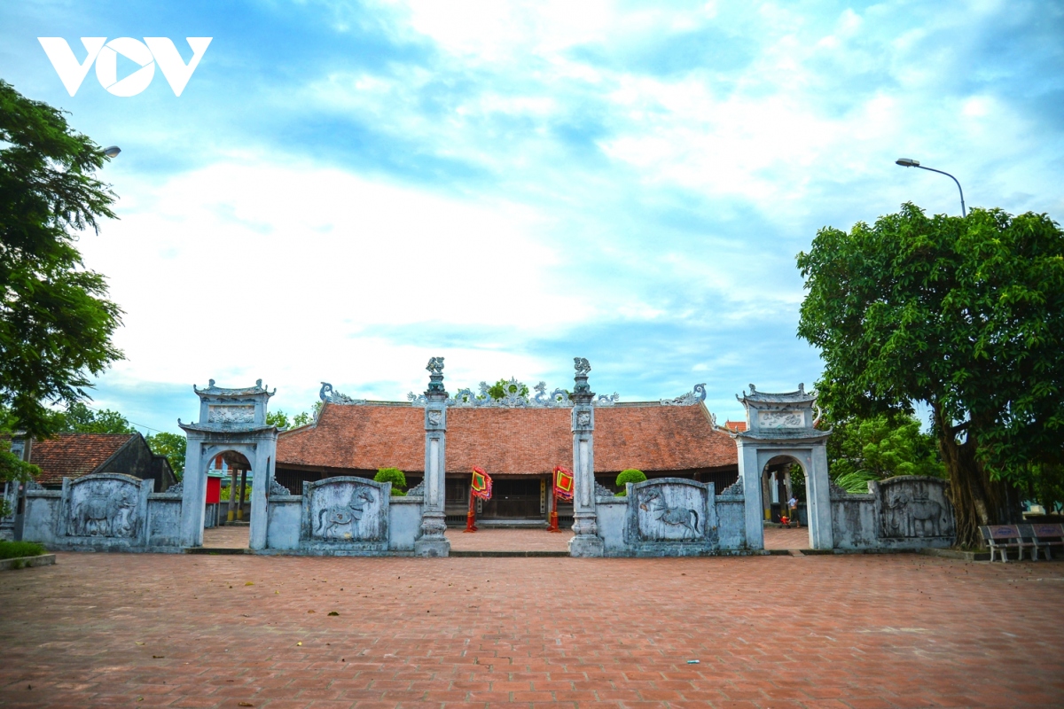 Dinh tra co - mai dinh lang bien noi dia dau to quoc hinh anh 1