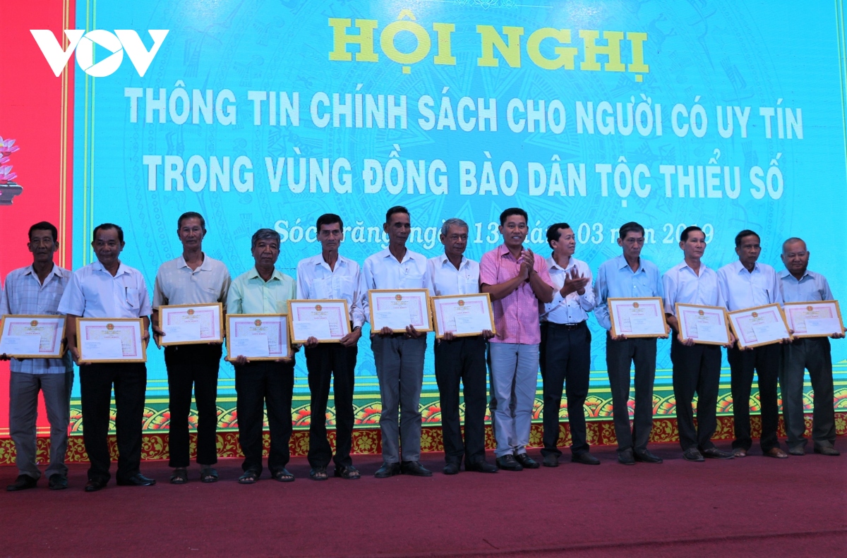 Dong bao cac dan toc o soc trang doan ket vui xuan, don tet hinh anh 3