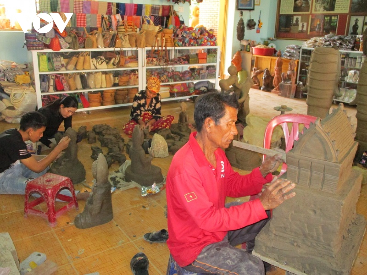 lang nghe cham ninh thuan hoi ha vao xuan hinh anh 3