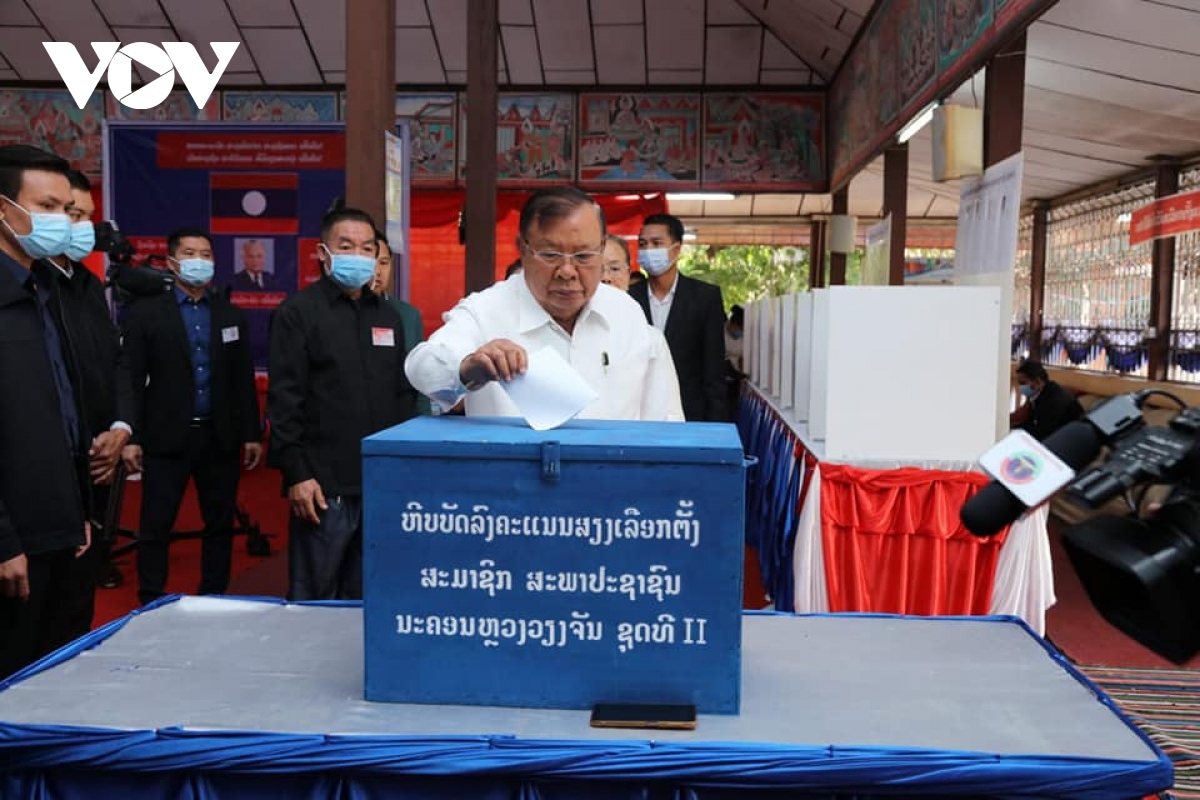 hon 4 trieu cu tri lao di bau dai bieu quoc hoi va hoi dong nhan dan cap tinh, thanh pho hinh anh 3