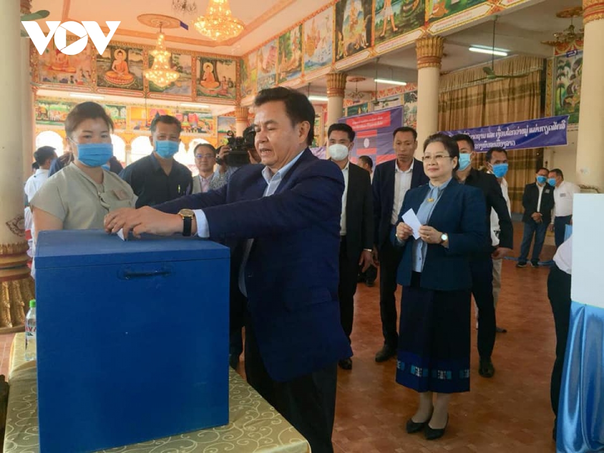 hon 4 trieu cu tri lao di bau dai bieu quoc hoi va hoi dong nhan dan cap tinh, thanh pho hinh anh 5