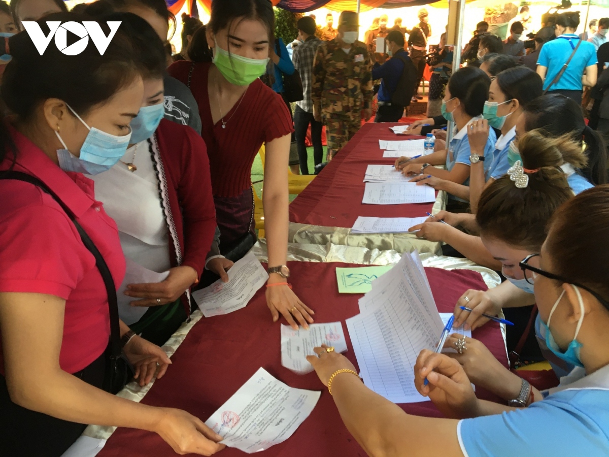 hon 4 trieu cu tri lao di bau dai bieu quoc hoi va hoi dong nhan dan cap tinh, thanh pho hinh anh 8