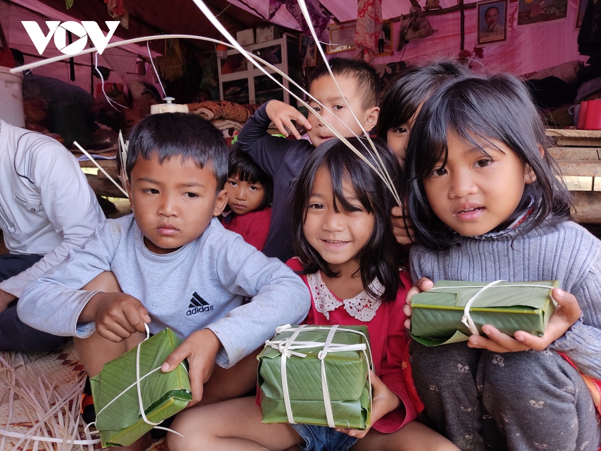 nguoi dan ban chay lu phan khoi don tet, cho ve noi o moi hinh anh 4