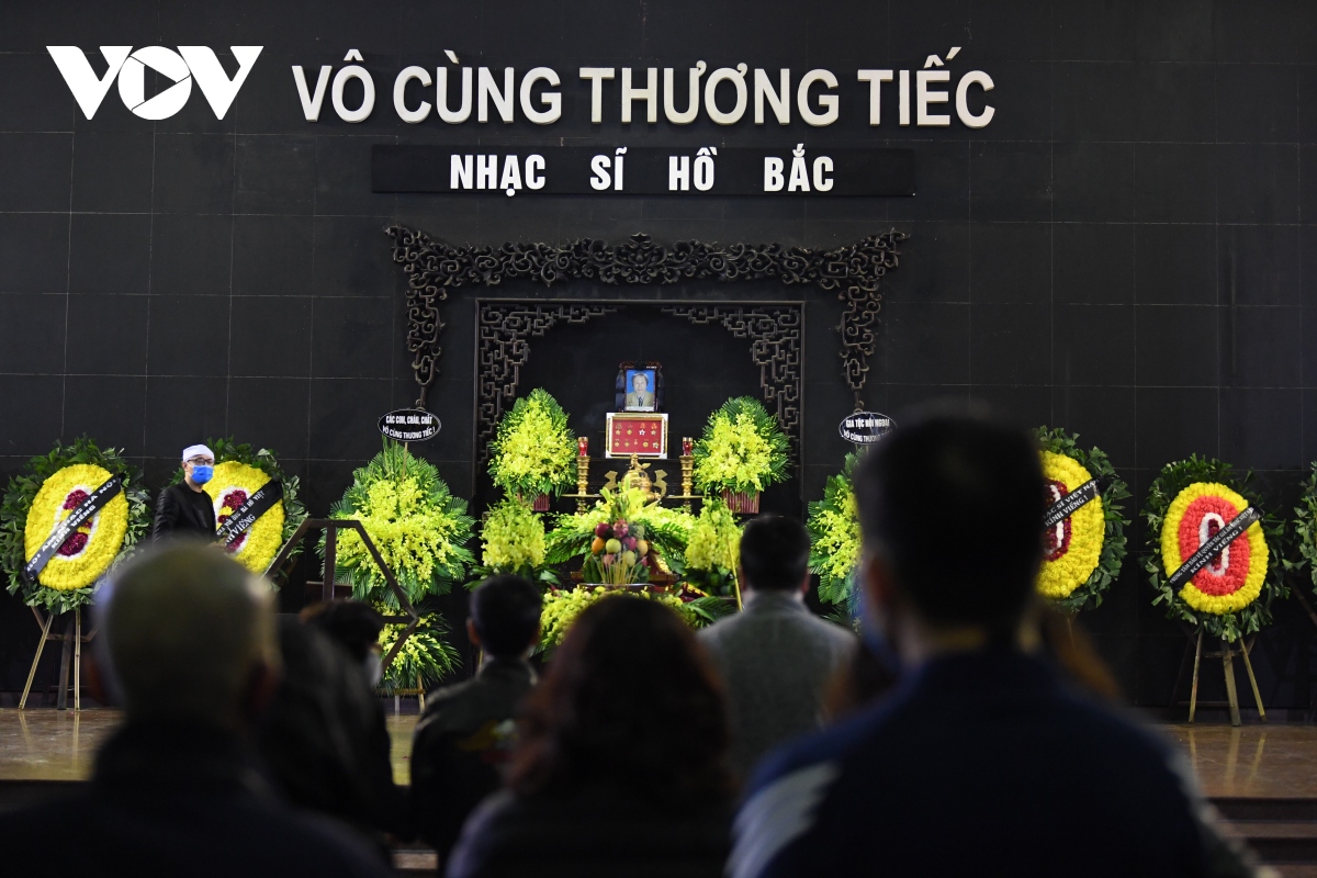 Gia đình, bạn bè tiễn biệt nhạc sĩ Hồ Bắc về nơi an nghỉ cuối cùng