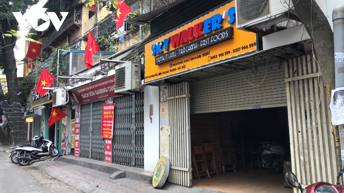 Dong cua cac quan bar, karaoke ha noi thuc hien nghiem hinh anh 7