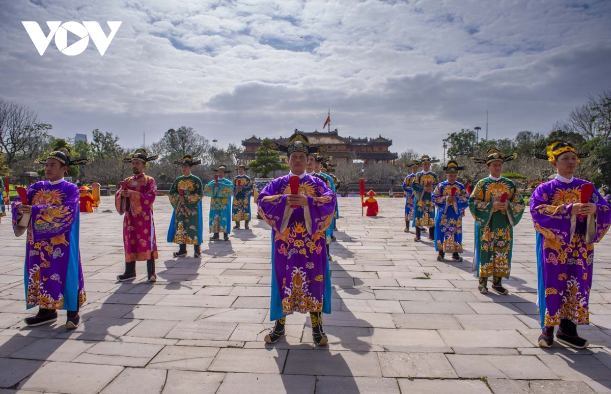 tai hien buoi chau ngay mung 1 tet trong cung vua hinh anh 6