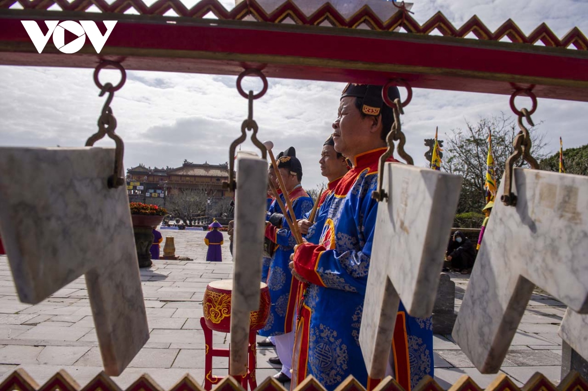 tai hien buoi chau ngay mung 1 tet trong cung vua hinh anh 7