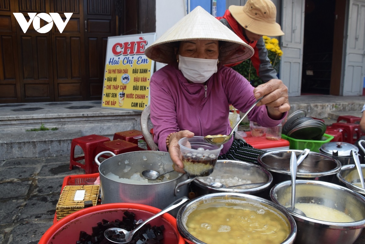 rat dong khach du xuan pho co hoi an ngay mung 4 tet hinh anh 8