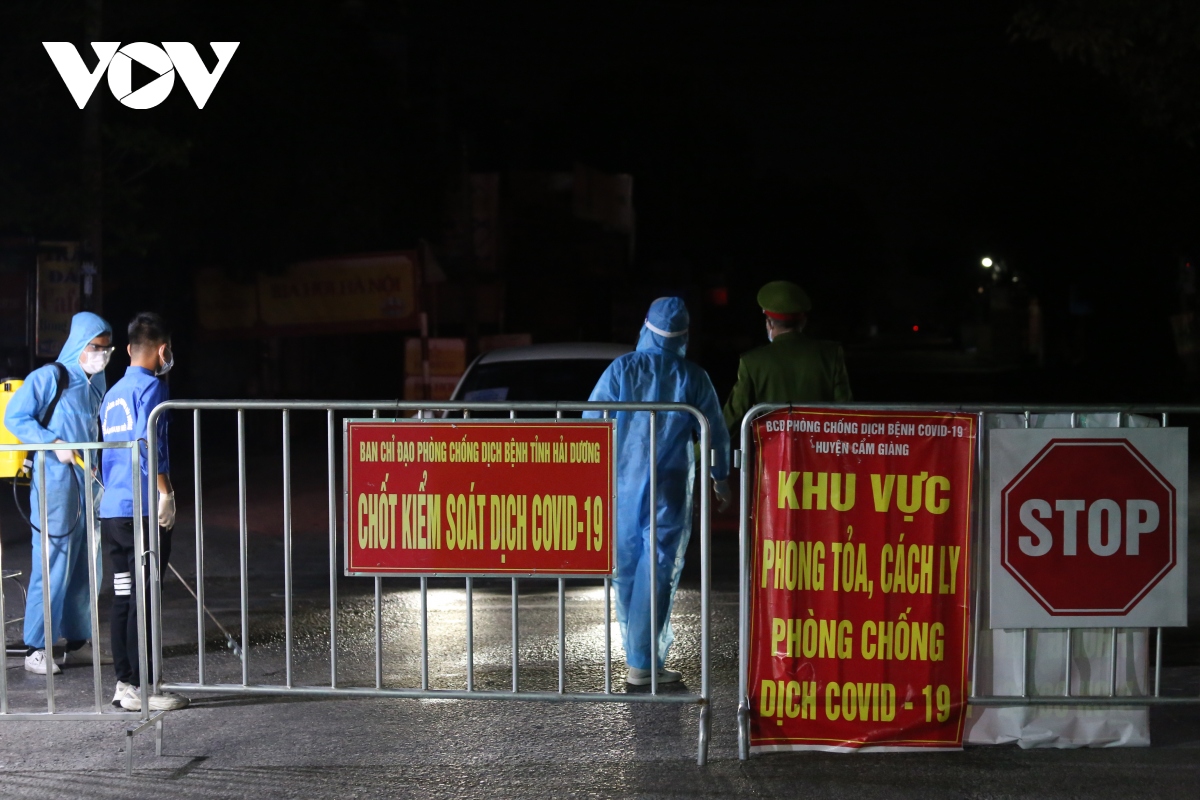 hai duong trien khai hang tram chot kiem dich, rat it nguoi dan ra duong hinh anh 3