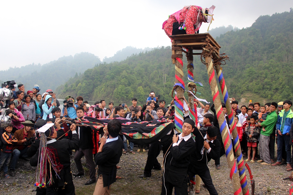 nhieu tinh thanh dung ban phao hoa de dam bao an toan phong dich covid-19 hinh anh 1