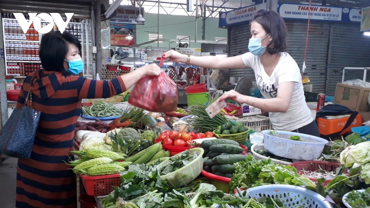 Thị trường thực phẩm, rau quả ở Đà Nẵng ổn định sau Tết | VOV.VN