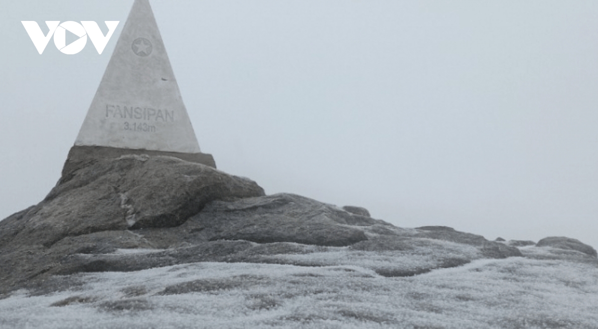 Fansipan left fully covered in snow and ice ahead Lunar New Year