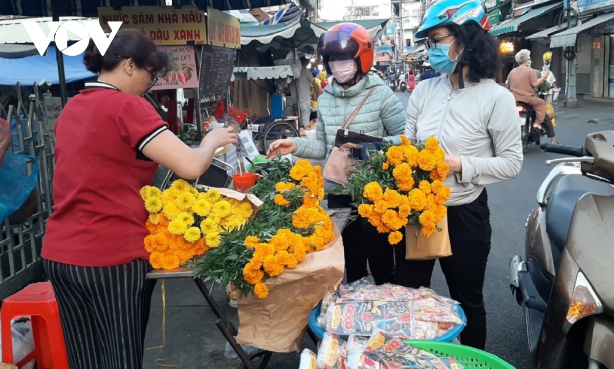 cho tet ong cong, ong tao xuat hien nhieu banh la hinh anh 4