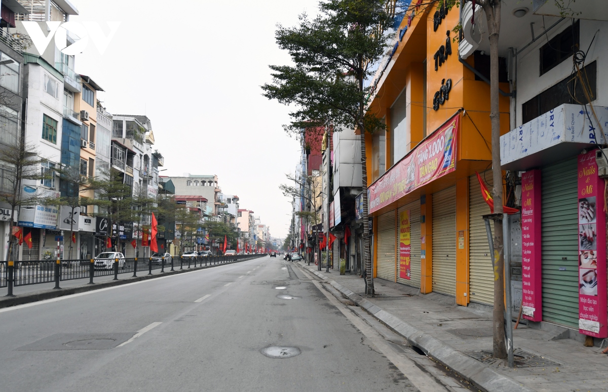 pho phuong soi dong cua ha noi ngu yen trong ngay dau nam moi hinh anh 12