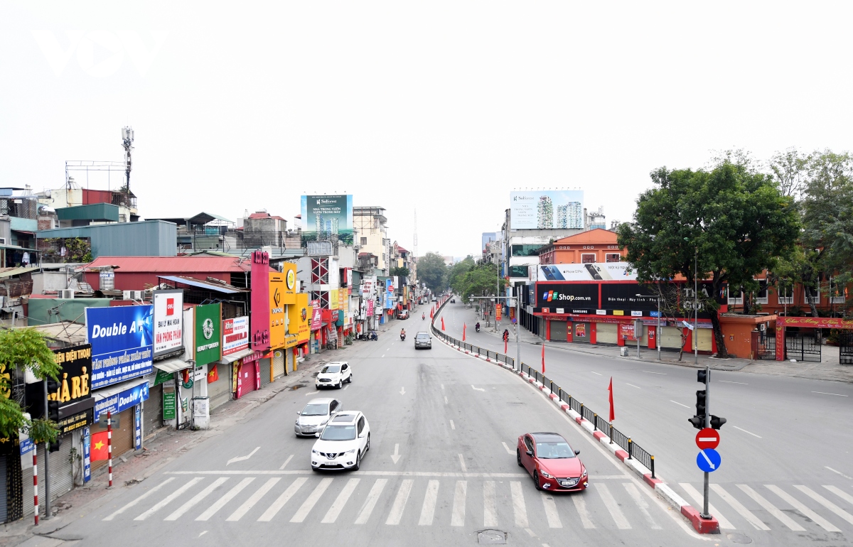 pho phuong soi dong cua ha noi ngu yen trong ngay dau nam moi hinh anh 9