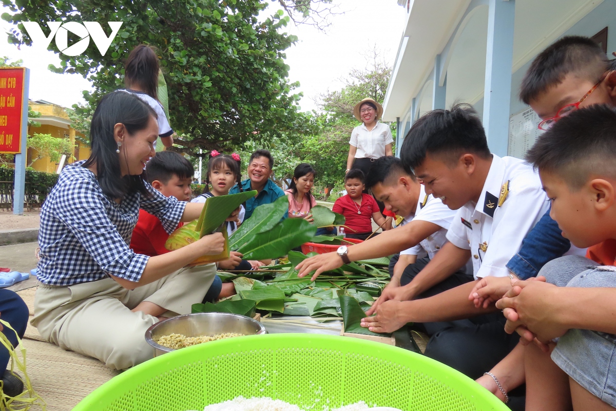 tet som cua quan dan tren dao truong sa hinh anh 3