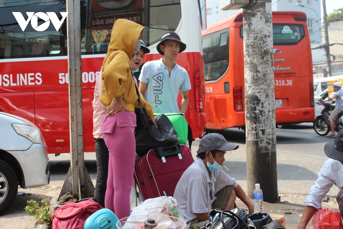 nguoi dan tp hcm van chu quan, khong deo khau trang phong dich covid-19 hinh anh 7