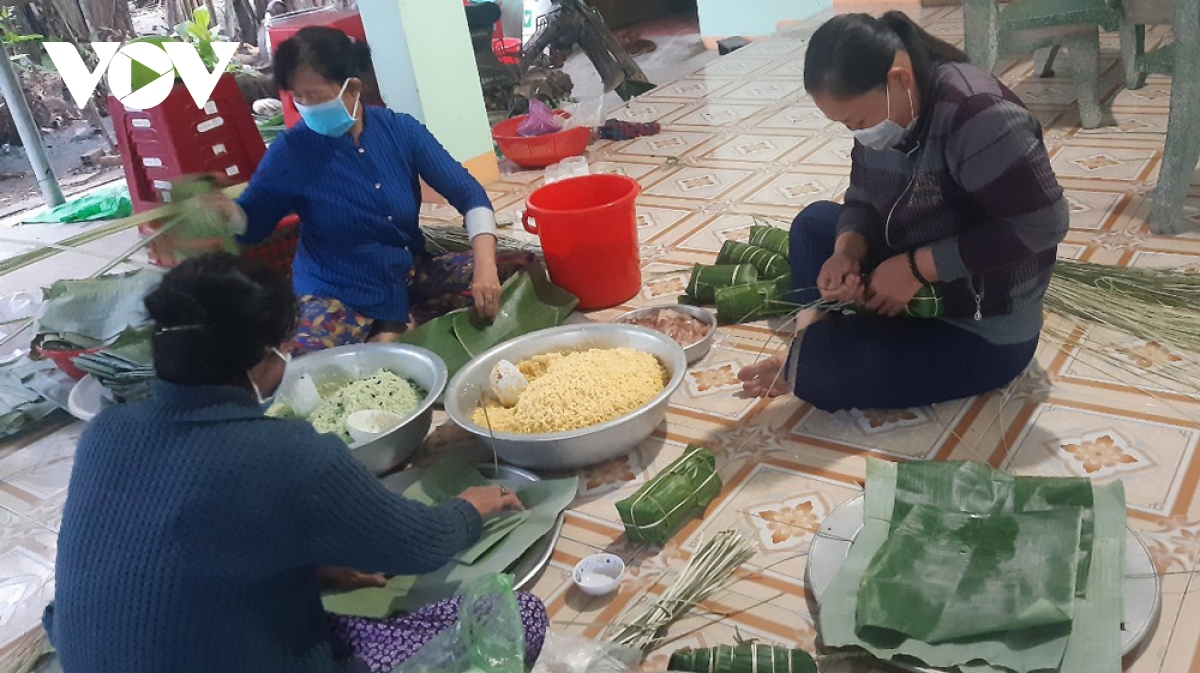 cong nhan xa que don cai tet am ap, nghia tinh o binh duong hinh anh 1