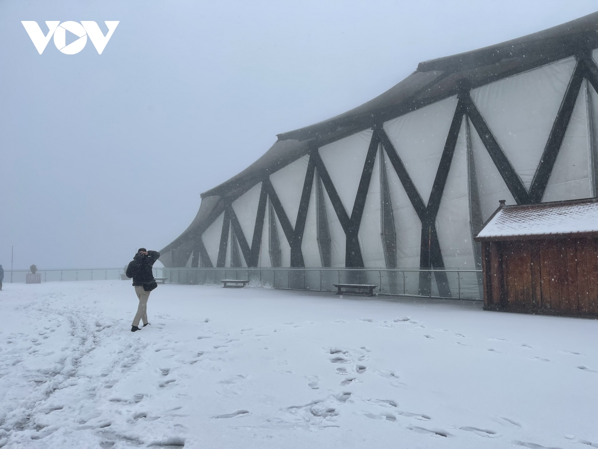 mua tuyet trang dinh fansipan truoc them nam moi hinh anh 3