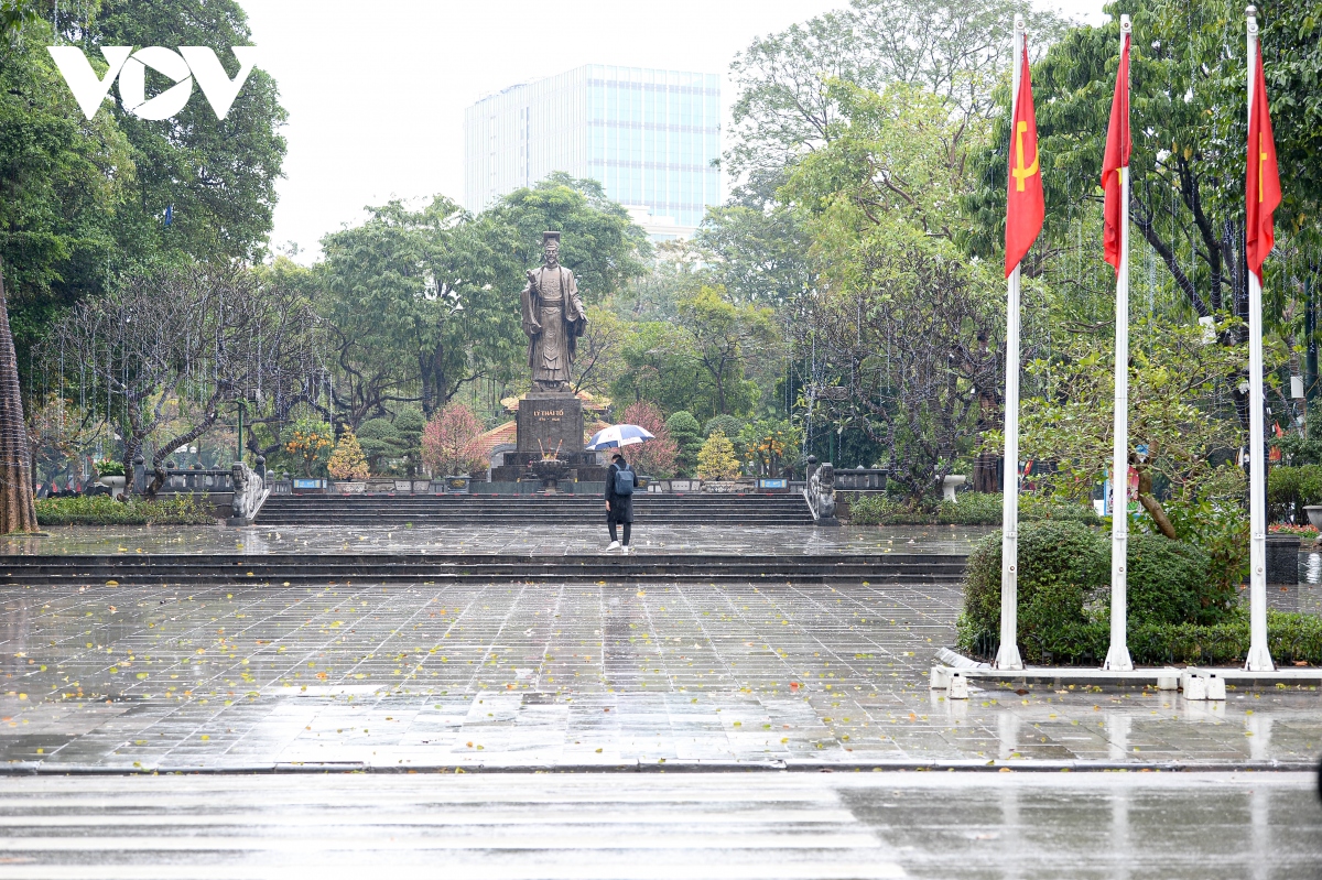 ben xe, ga tau, pho phuong thu do vang ve trong ngay lam viec cuoi cung hinh anh 15