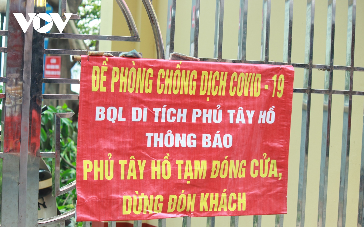 Chùa chiền đóng cửa, vắng vẻ trong ngày rằm tháng Giêng - Ảnh 10.