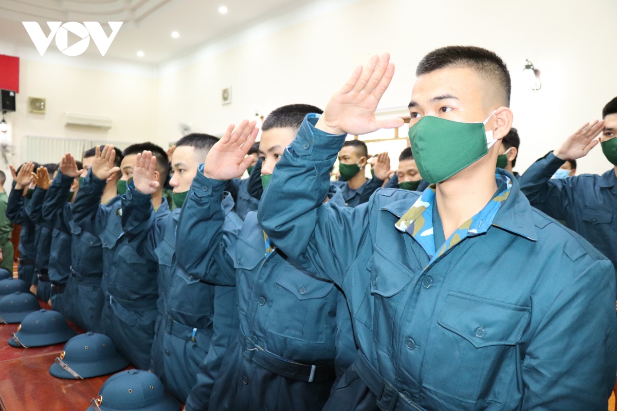 hàng ngàn tân binh lên đường nhập ngũ hình ảnh 3 hang ngan tan binh len duong nhap ngu hinh anh 3