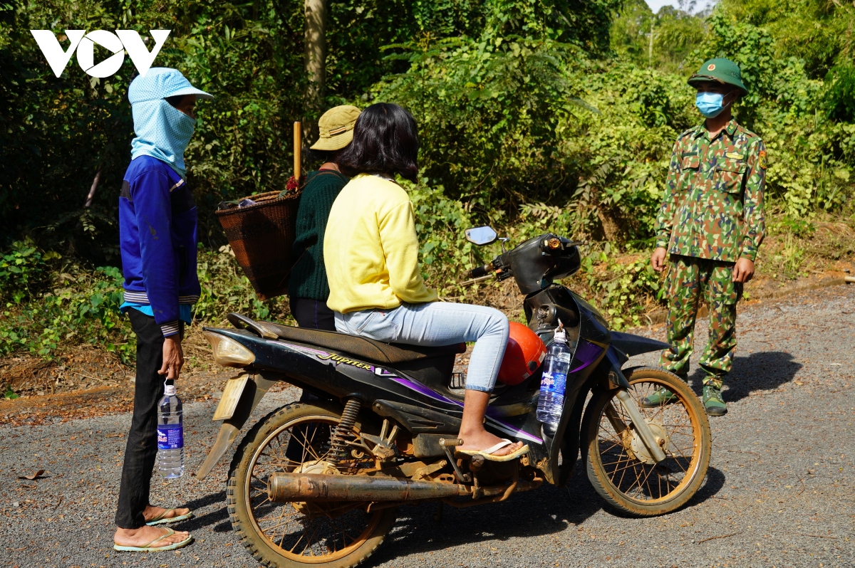 bien gioi tay nam nong tinh trang xuat nhap canh trai phep hinh anh 3