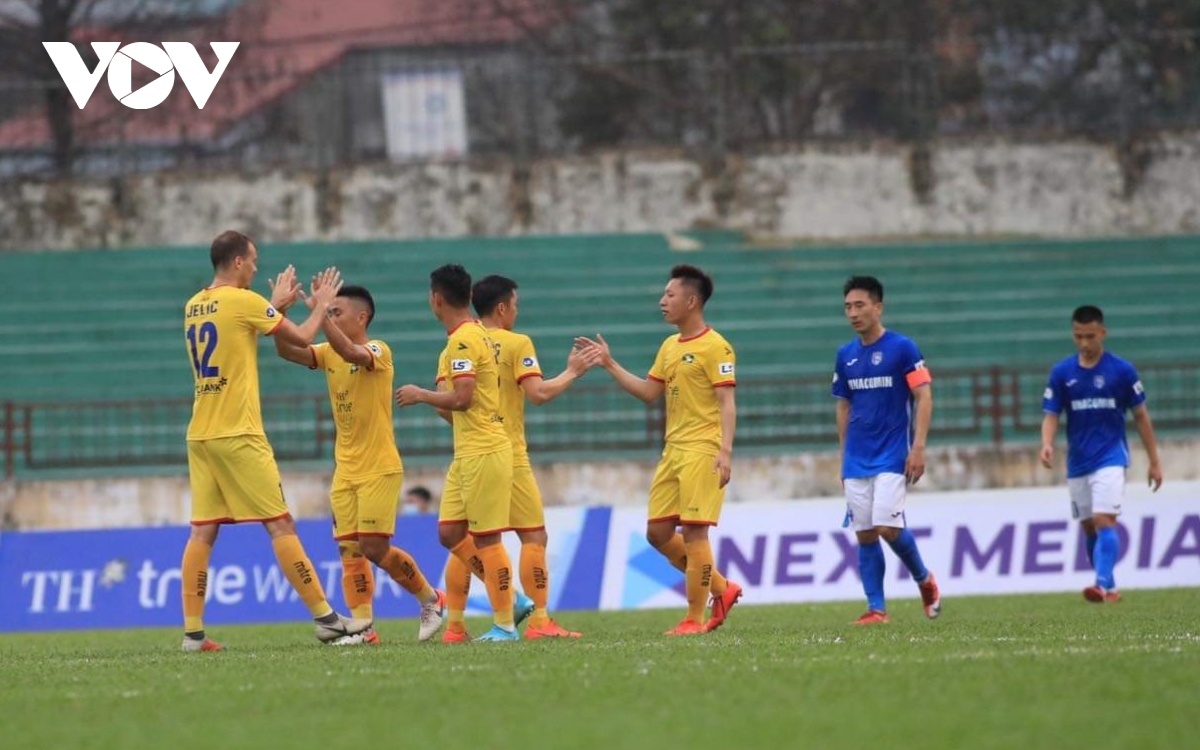 xuan manh kien tao, bruno ghi ban, slna thang tran dau tien o v-league 2021 hinh anh 4