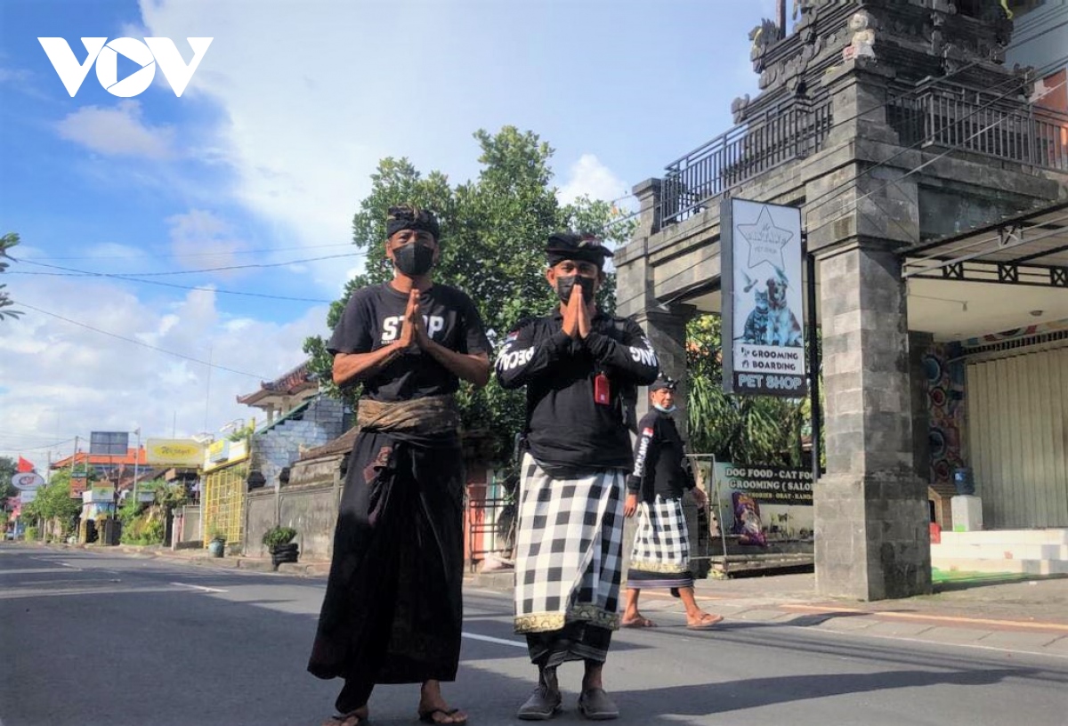 bali indonesia tam dung hoat dong san bay de don nam moi cua nguoi hindu hinh anh 3