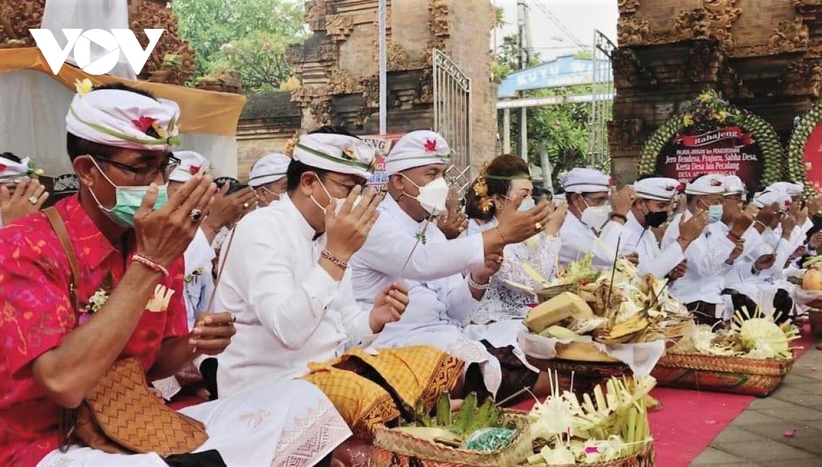 bali indonesia tam dung hoat dong san bay de don nam moi cua nguoi hindu hinh anh 2