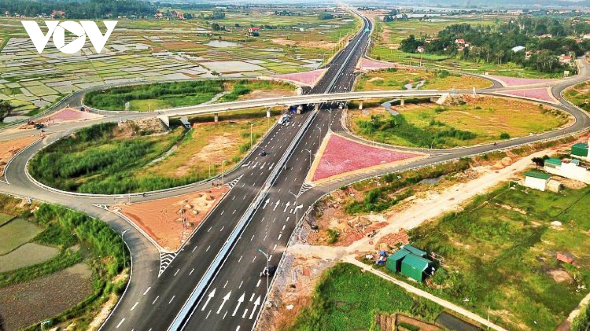 Bình Dương và Bình Phước ký kết triển khai xây dựng cao tốc | VOV.VN