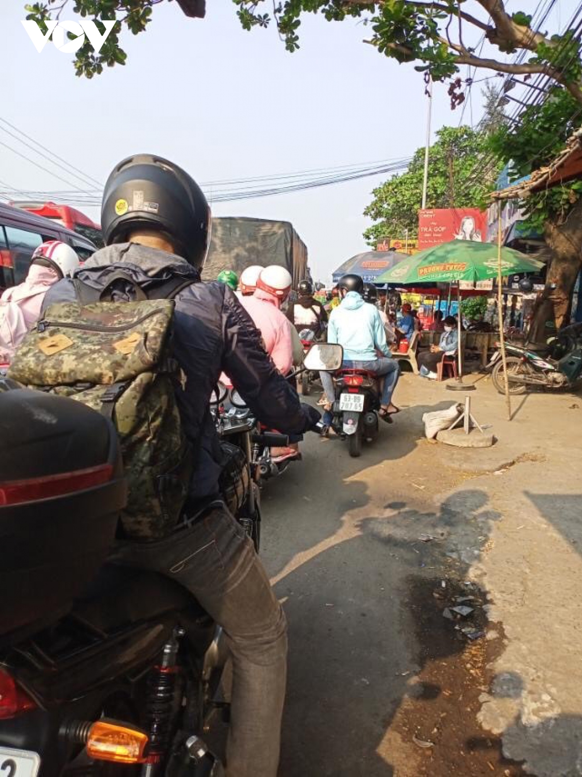 tien giang ket xe nghiem trong tren quoc lo 1 hinh anh 2