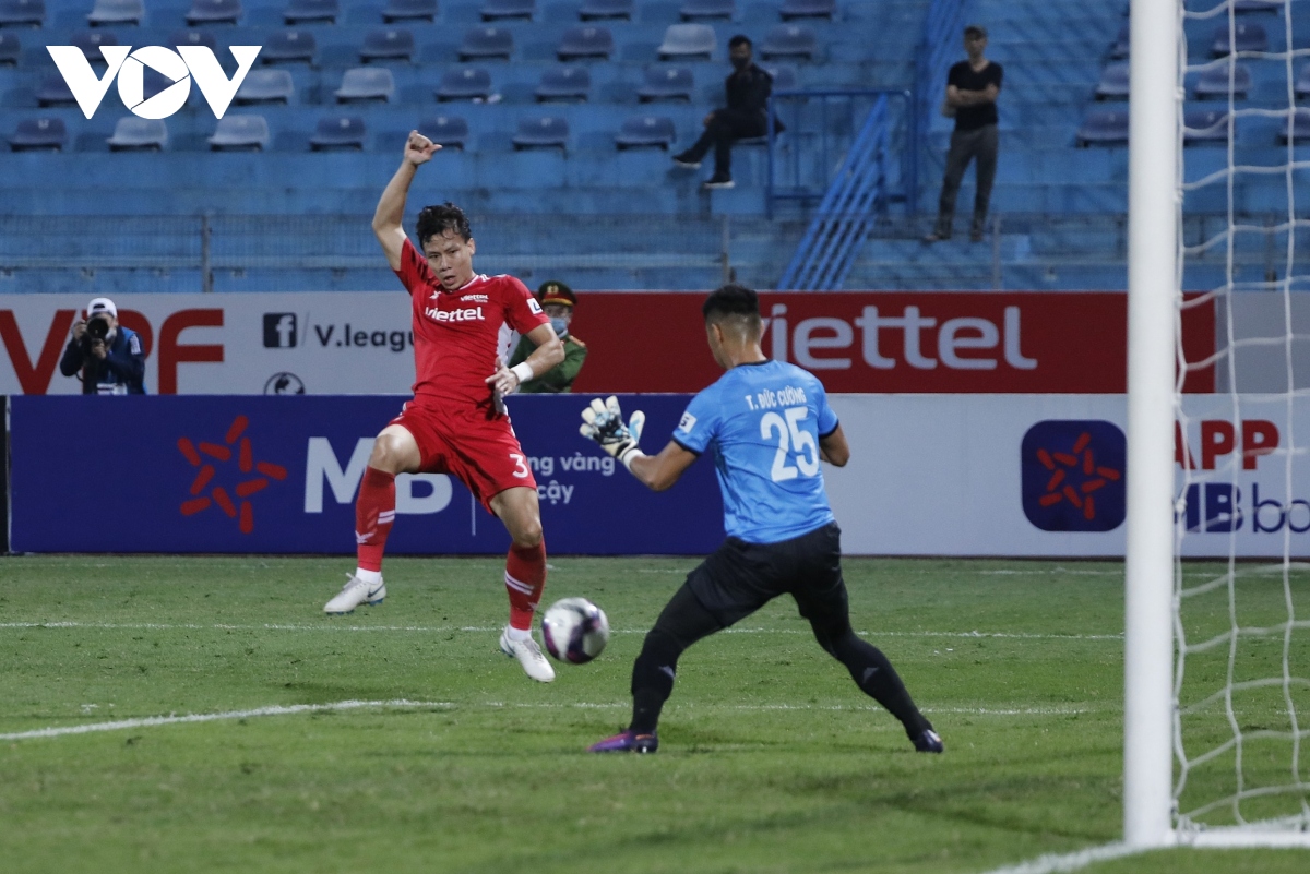 chum anh que ngoc hai ghi ban dau tien, viettel da biet thang o v-league hinh anh 2