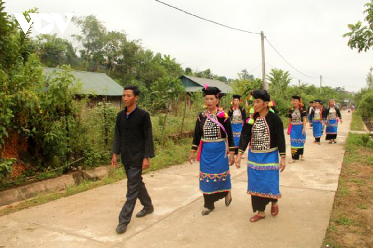 cuoc song moi cua nguoi si la o muong te hinh anh 2