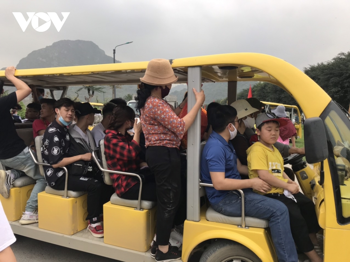 trải nghiệm một ngày chen lấn xô đẩy đến nghẹt thở ở chùa tam chúc hình ảnh 11 trai nghiem mot ngay chen lan xo day den nghet tho o chua tam chuc hinh anh 11