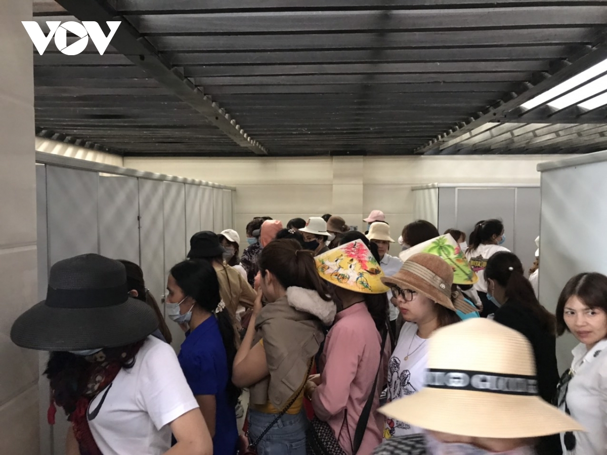 trải nghiệm một ngày chen lấn xô đẩy đến nghẹt thở ở chùa tam chúc hình ảnh 21 trai nghiem mot ngay chen lan xo day den nghet tho o chua tam chuc hinh anh 21