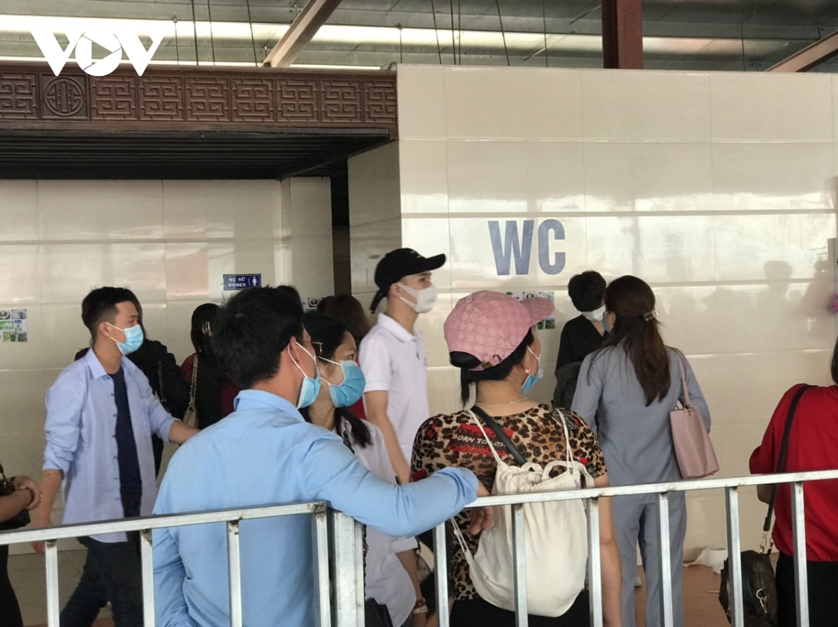 trải nghiệm một ngày chen lấn xô đẩy đến nghẹt thở ở chùa tam chúc hình ảnh 20 trai nghiem mot ngay chen lan xo day den nghet tho o chua tam chuc hinh anh 20