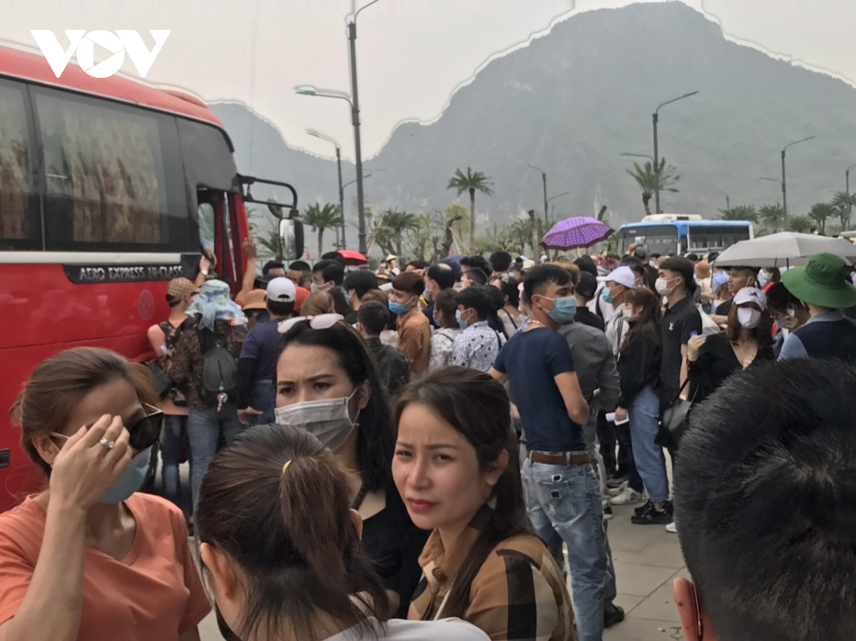trải nghiệm một ngày chen lấn xô đẩy đến nghẹt thở ở chùa tam chúc hình ảnh 13 trai nghiem mot ngay chen lan xo day den nghet tho o chua tam chuc hinh anh 13