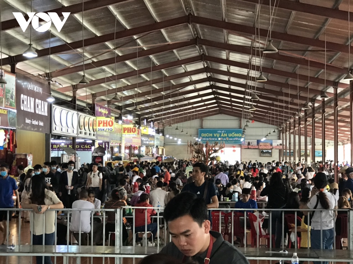 trải nghiệm một ngày chen lấn xô đẩy đến nghẹt thở ở chùa tam chúc hình ảnh 16 trai nghiem mot ngay chen lan xo day den nghet tho o chua tam chuc hinh anh 16