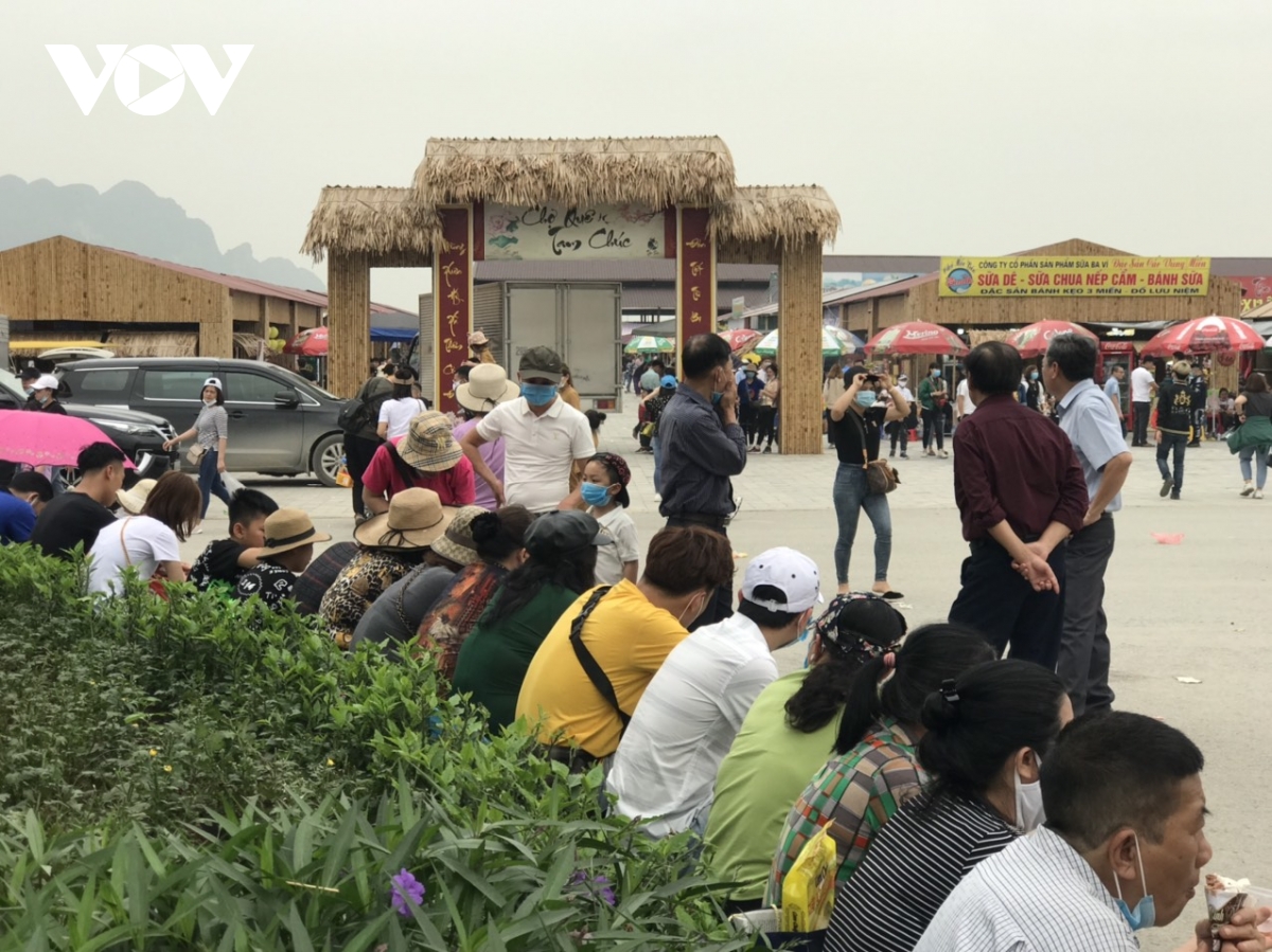 trải nghiệm một ngày chen lấn xô đẩy đến nghẹt thở ở chùa tam chúc hình ảnh 15 trai nghiem mot ngay chen lan xo day den nghet tho o chua tam chuc hinh anh 15