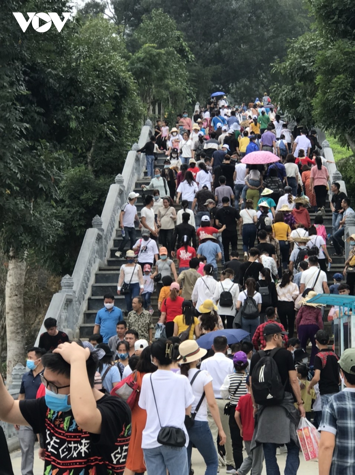 trải nghiệm một ngày chen lấn xô đẩy đến nghẹt thở ở chùa tam chúc hình ảnh 7 trai nghiem mot ngay chen lan xo day den nghet tho o chua tam chuc hinh anh 7