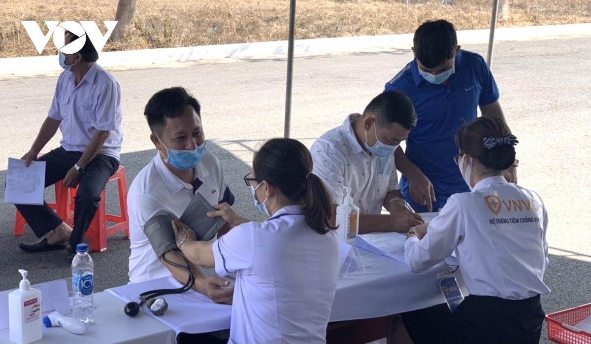 ba ria-vung tau bat dau tiem vaccine phong covid-19 cho nhan vien y te tuyen dau hinh anh 2